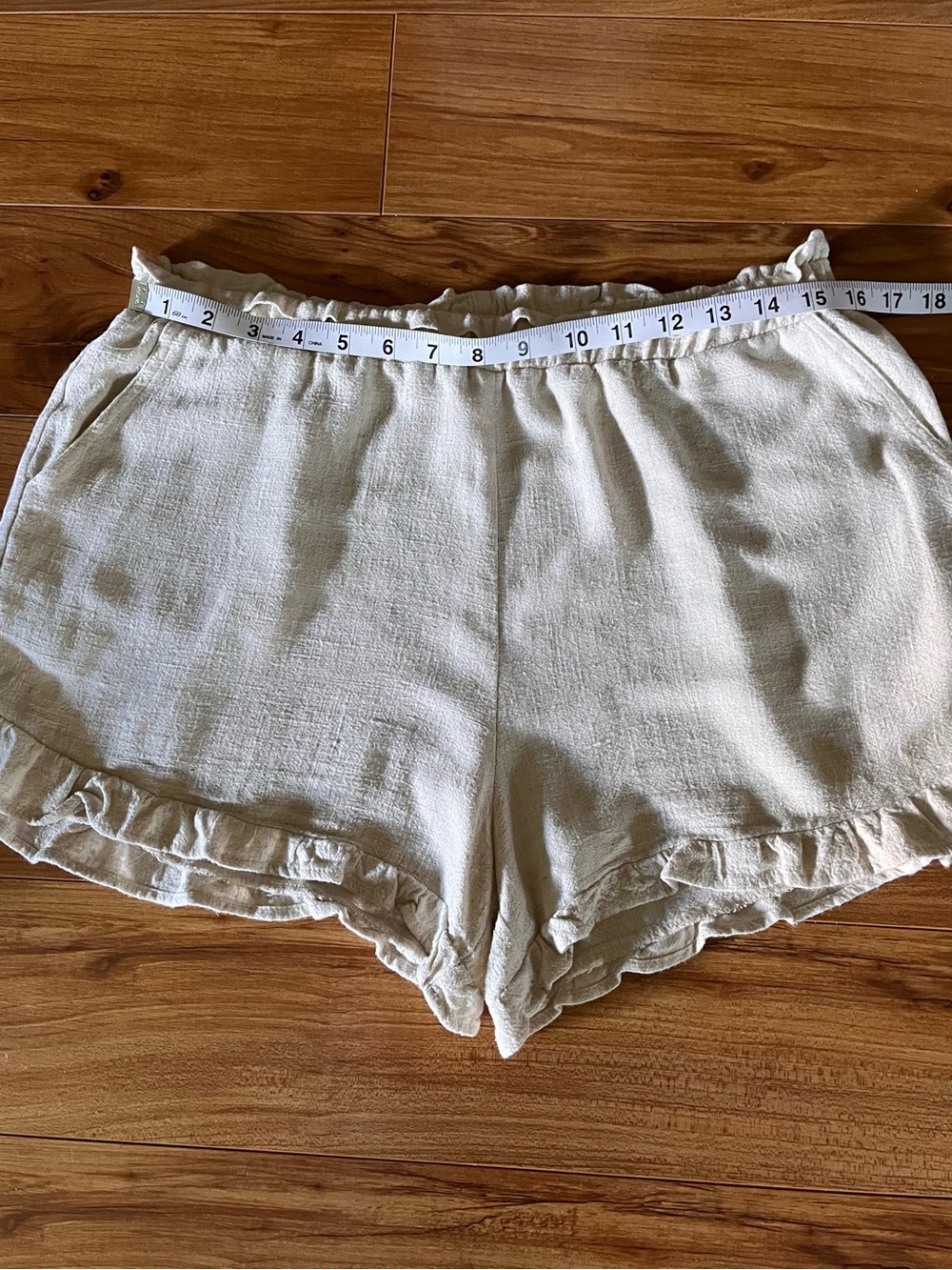 Neuflora Ruffle Cream Linen Shorts Medium - Picture 6 of 11